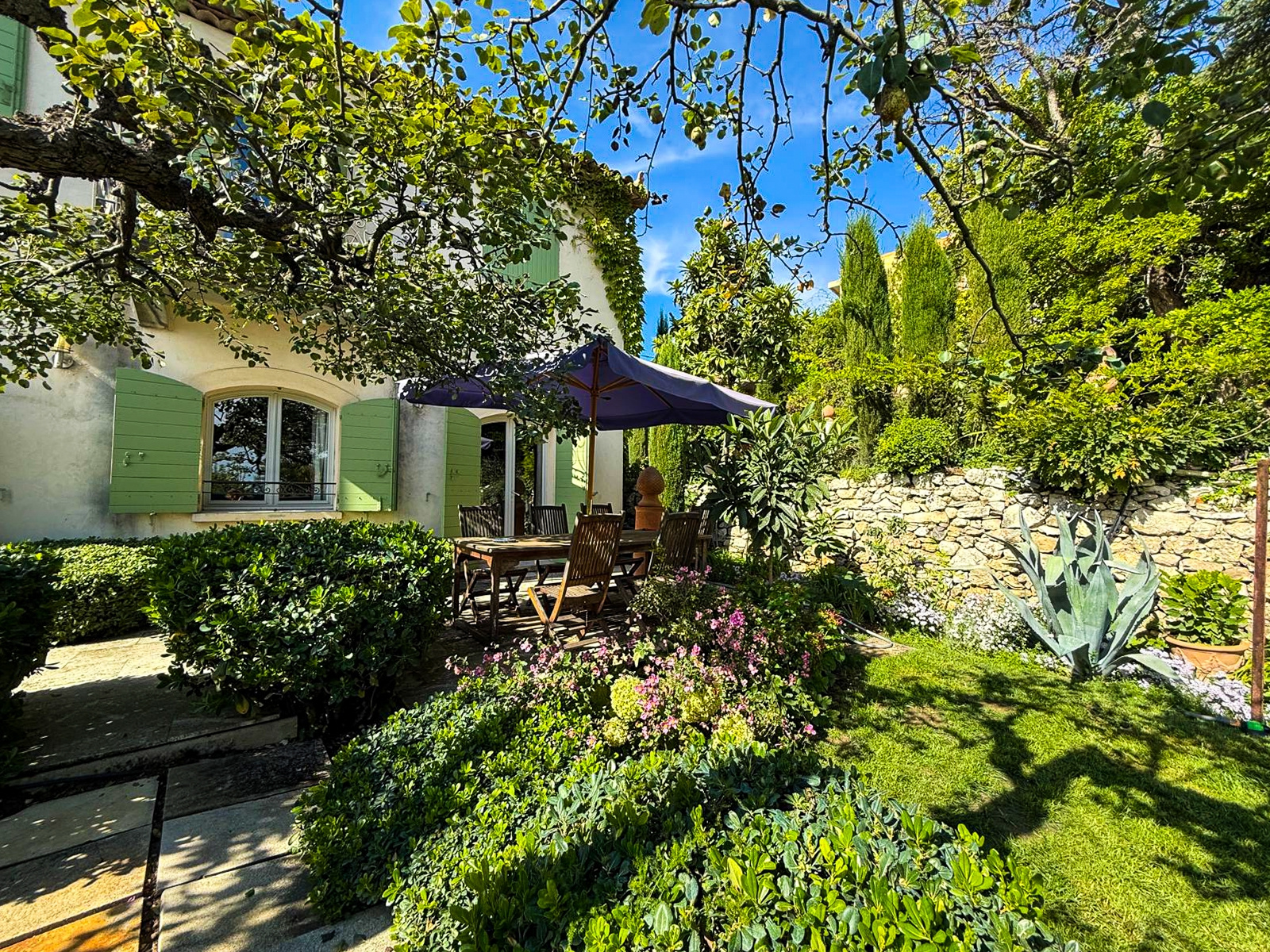 Garage à louer à Aix en provence, 180 m², 4 pièces – photo 1 sur 30